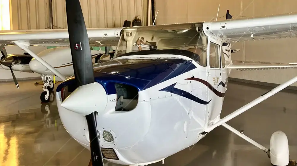 7313/cessna-172m-skyhawk-1973-flightmarket-id-7313-45421.webp