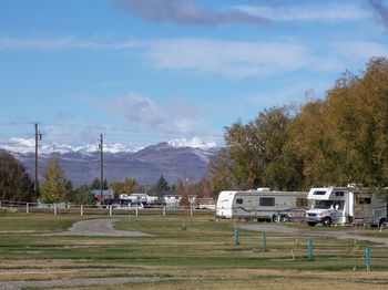 Mountain view from Craters KOA.JPG