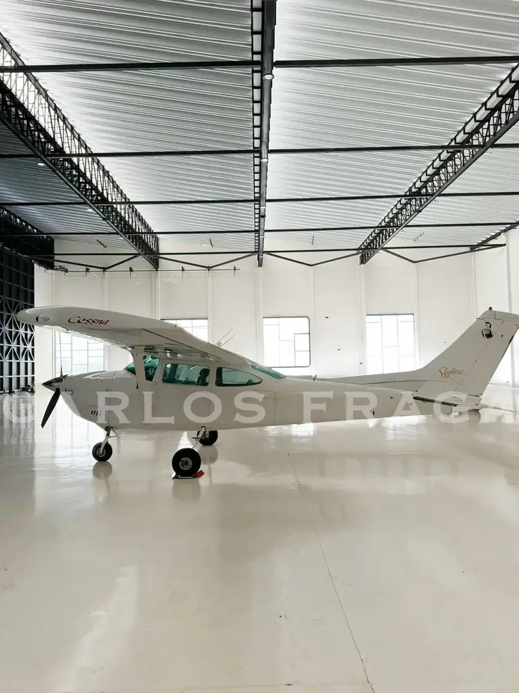 7472/cessna-182-skylane-1975-flightmarket-id-7472-45226.webp