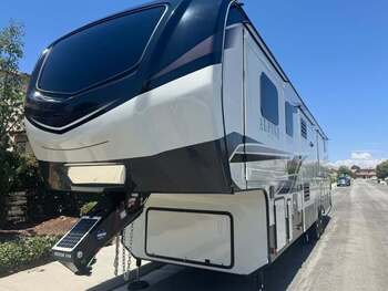 Thumbnail of RV