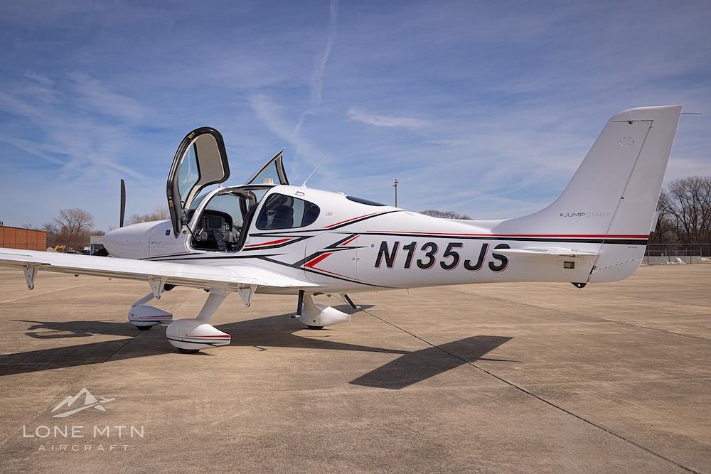 N135JS-03.jpg