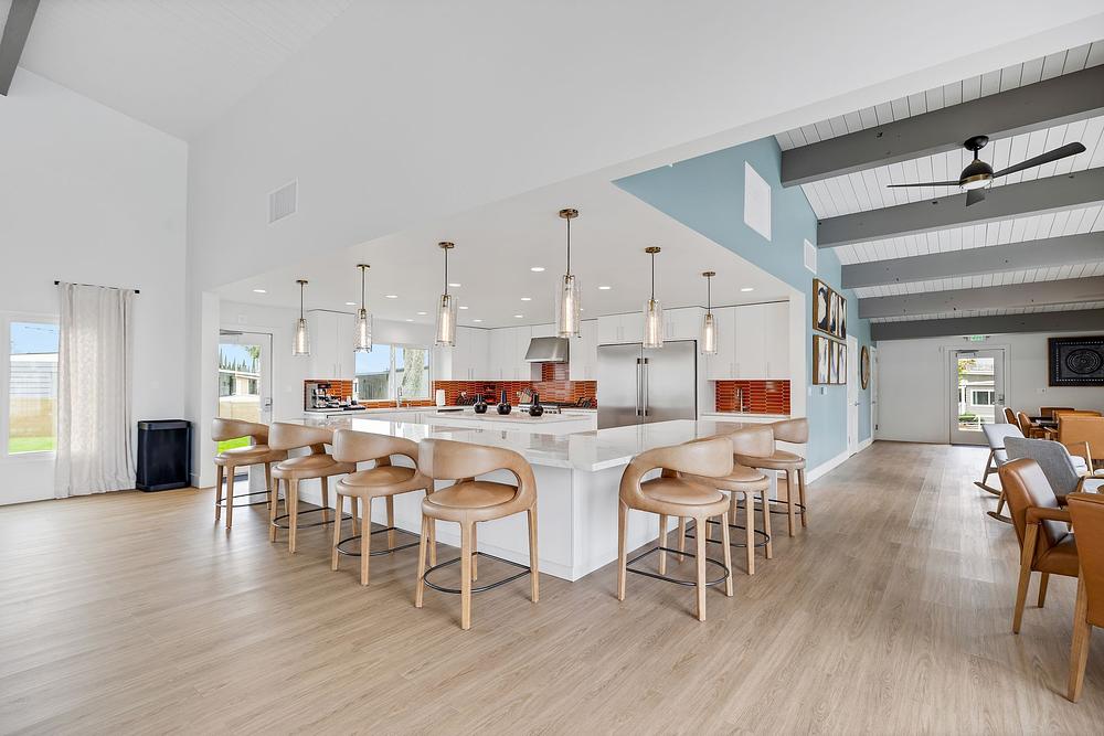 21 3700 Buchanan St Riverside CA 92503 USA Dining room AW3I9914