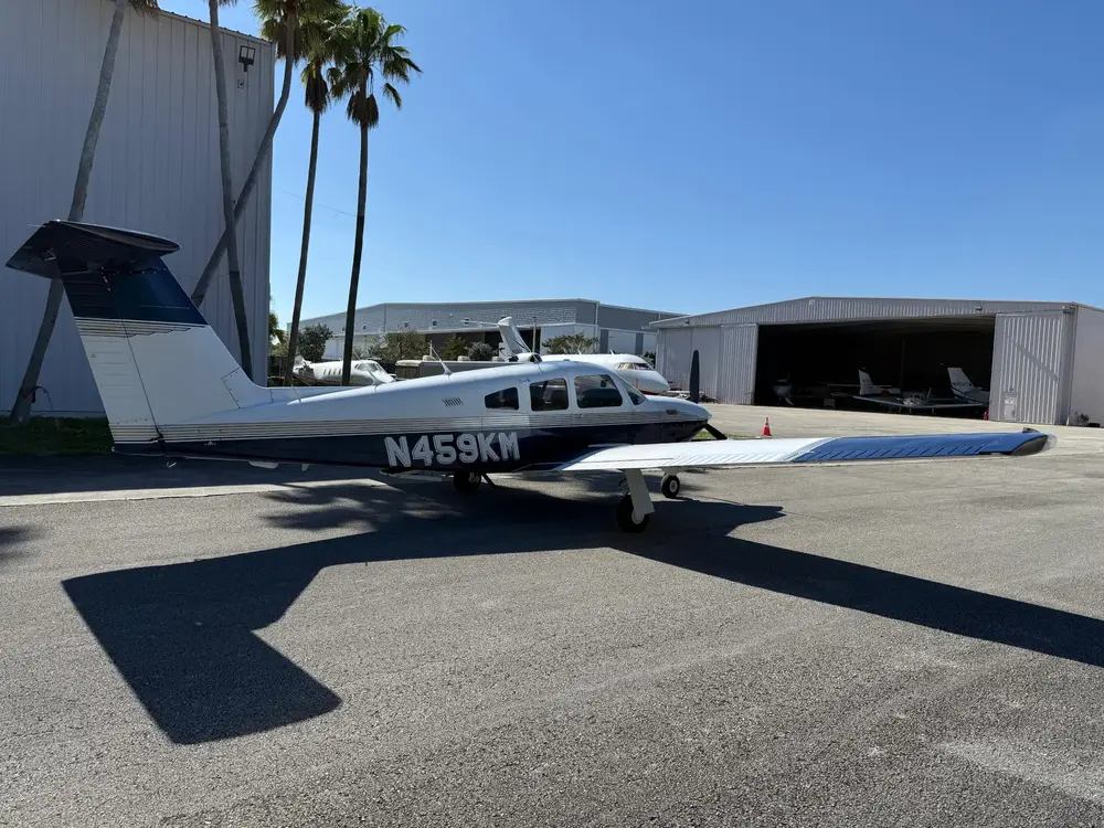 2077/piper-pa-28rt-201t-turbo-arrow-iv-1981-flightmarket-id-2077-36311.webp