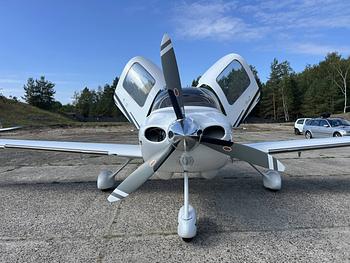 Thumbnail of aircraft