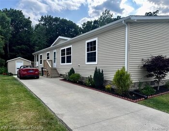 Thumbnail of mobile home
