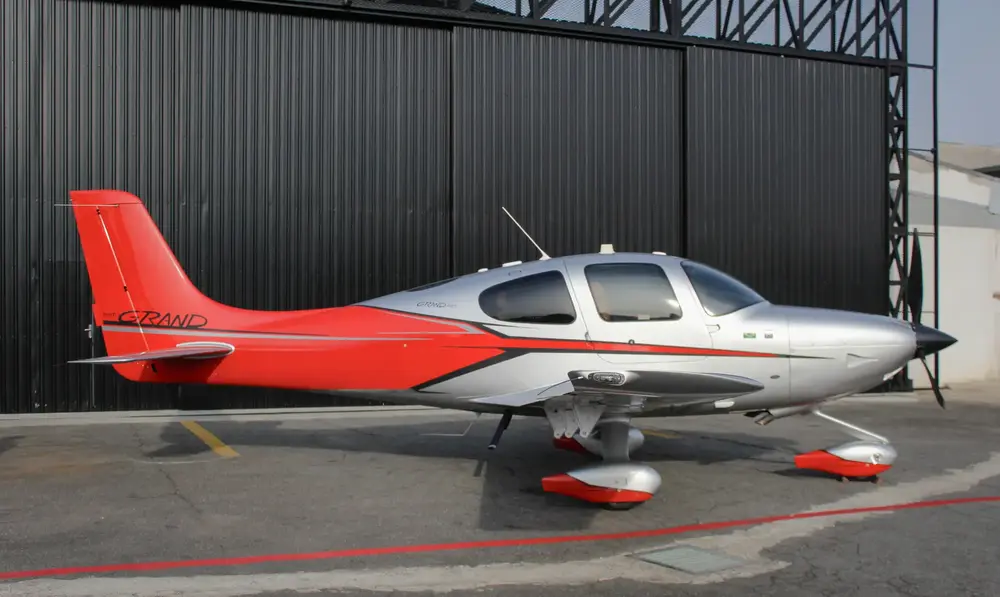 7689/cirrus-sr22-g5-turbo-2015-flightmarket-id-7689-02071.webp