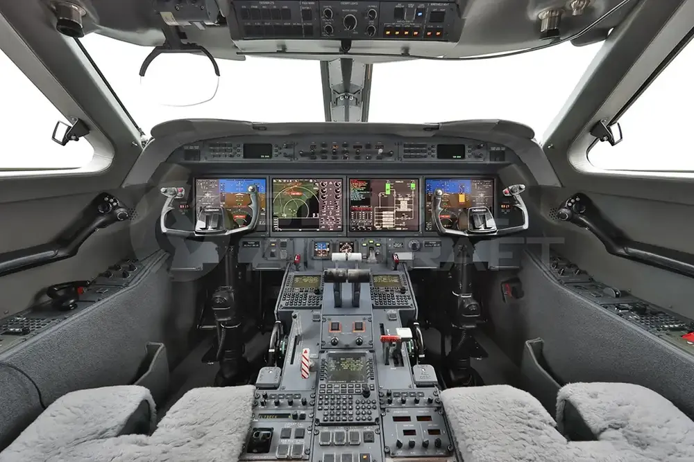 7779/gulfstream-g550-2005-flightmarket-id-7779-56171.webp
