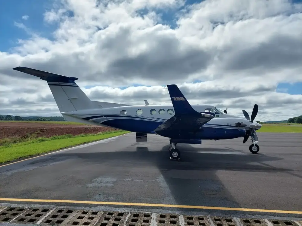 7660/beechcraft-king-air-250-2014-flightmarket-id-7660-42251.webp