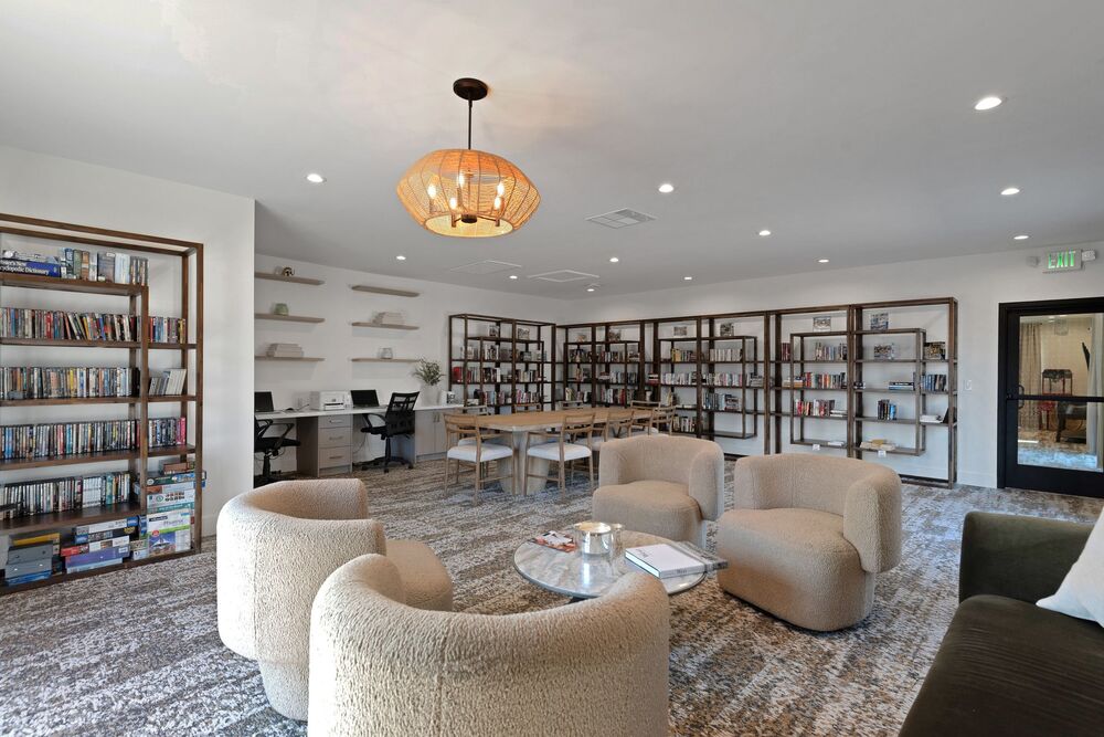 2050 W Dunlap Ave Phoenix AZ 85021 USA Living room 2050Dunlap 87