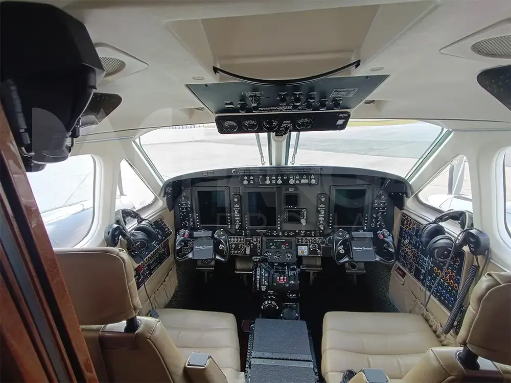 7111/beechcraft-king-air-c90gti-2011-flightmarket-id-7111-47115.webp