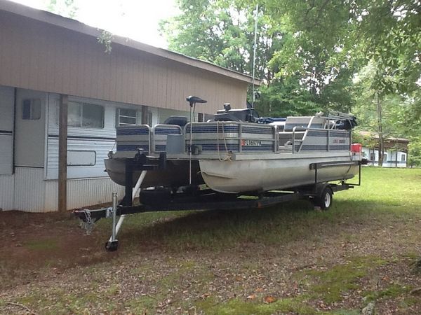 Pontoon Boat