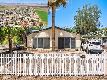 Thumbnail of mobile home
