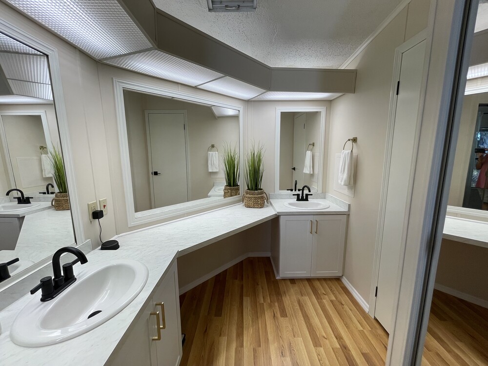 Lake Griffin Harbor Village